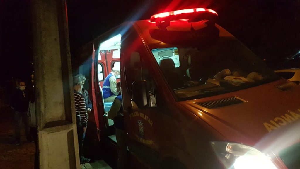 Homem sofre queda no Bairro Guarujá e é atendido pelo Siate