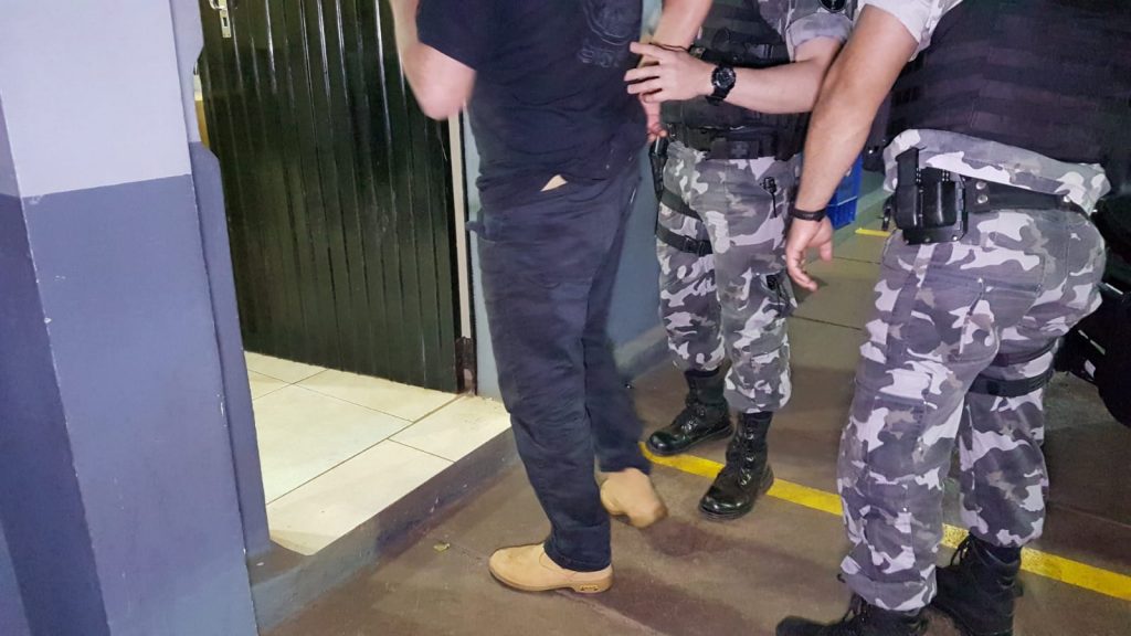 Homem é preso pelo Pelotão de Choque no distrito de Sede Alvorada e conduzido à 15ª SDP