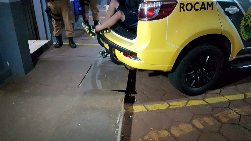 Adolescente é apreendido com motocicleta furtada