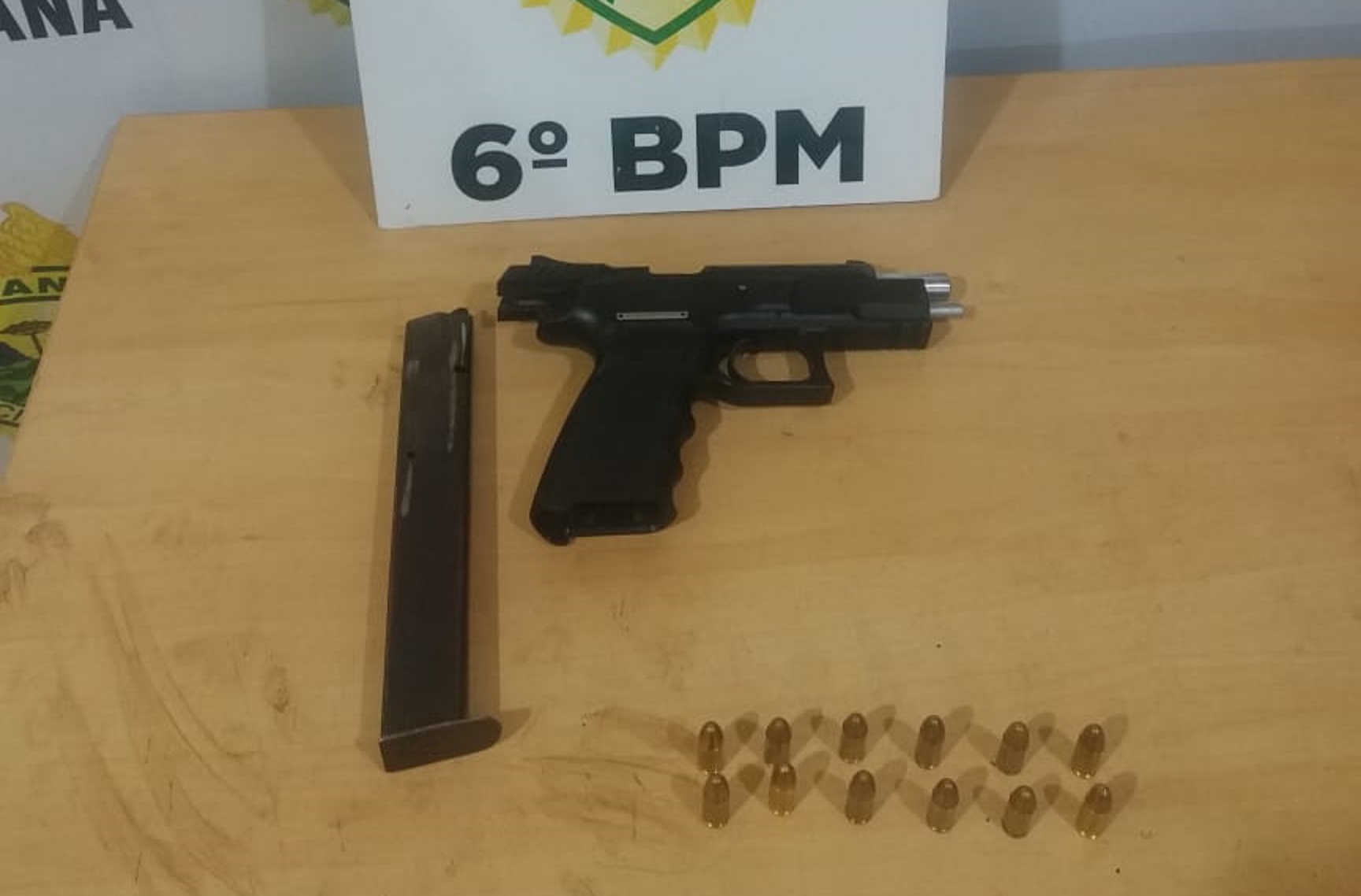PM prende homem por porte ilegal de arma de fogo no Bairro Cancelli Imagem referente a PM prende homem por porte ilegal de arma de fogo no Bairro Cancelli
