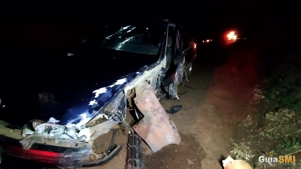 Veículos perdem as rodas em acidente na PR-497 em São Miguel do Iguaçu
