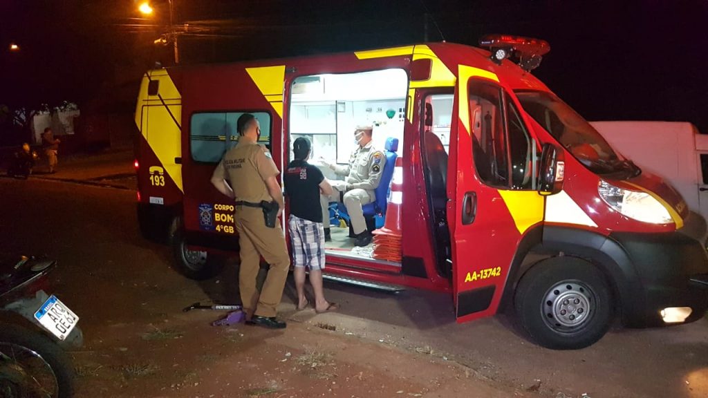 Copo arremessado atinge rosto de jovem, que precisa dos cuidados do Siate no Cataratas