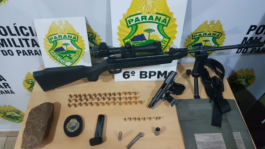 Homem que se passava por policial para realizar abordagens é preso com armas e munições