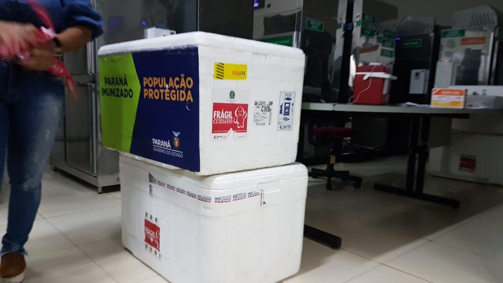 Paraná recebe mais 435.290 vacinas contra Covid-19 entre domingo e segunda-feira