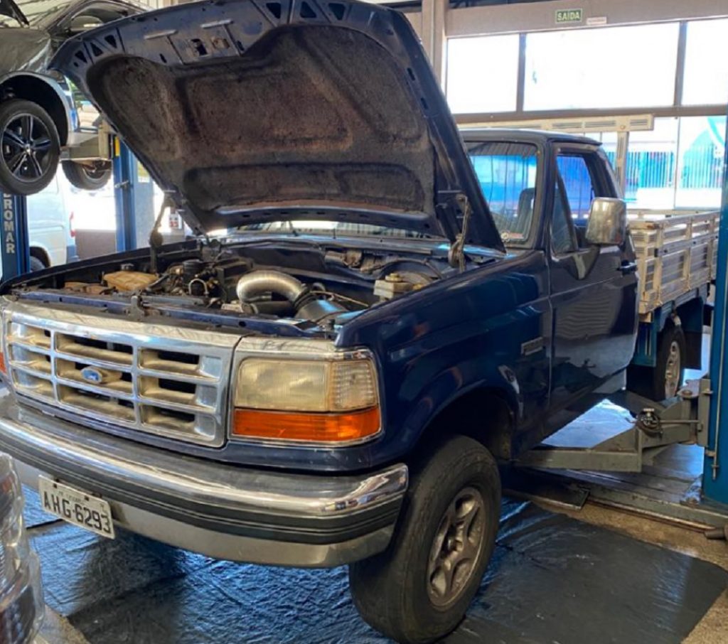 Caminhonete F-1000 com placas AHG-6293 foi furtada no Bairro Morumbi