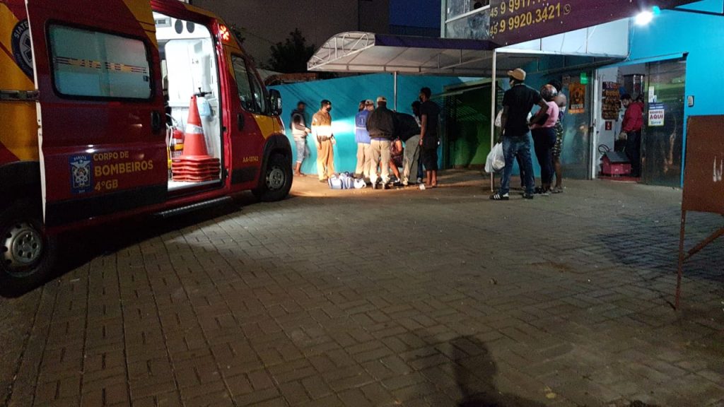 Mulher é agredida pelo companheiro na Avenida Brasil, no Bairro Coqueiral