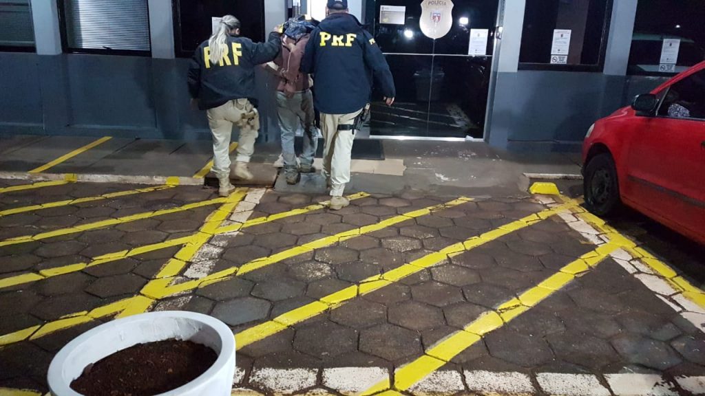 Motorista embriagado envolvido em acidente na BR-277 é levado à delegacia