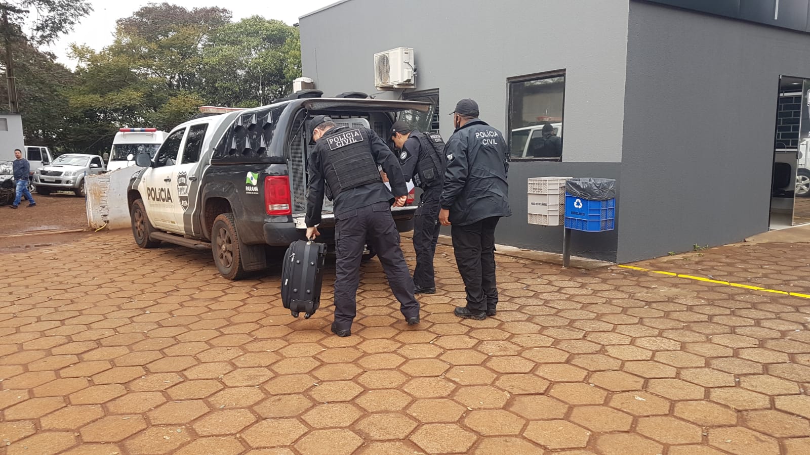 Equipes da Polícia Civil também realizaram Operação em Quedas do Iguaçu Imagem referente a Equipes da Polícia Civil também realizaram Operação em Quedas do Iguaçu