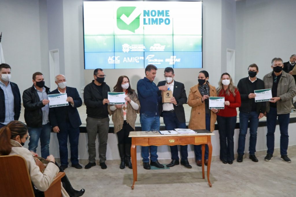 Cascavel encerra campanha Meu nome Limpo com entrega de certificados
