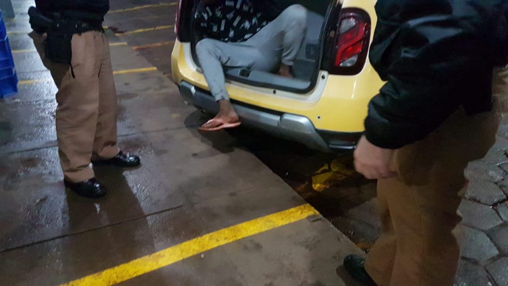 Acusado de agredir os pais é detido pela PM no Bairro Cascavel Velho