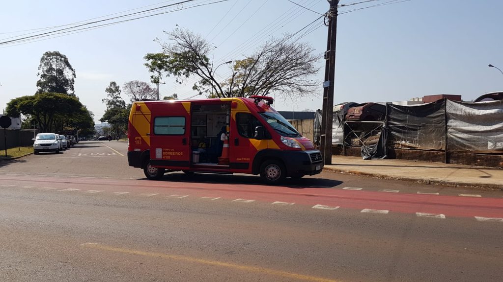 Motociclista fica ferido após colisão com automóvel na Av. Tito Muffato