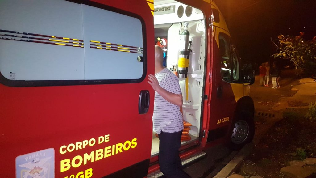 Homem é socorrido pelo Siate ao sofrer acidente de moto no Guarujá