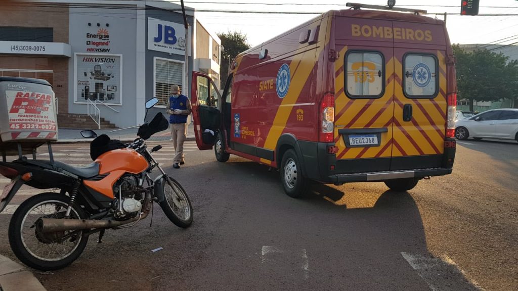 Motociclista fica ferido em acidente de trânsito na Rua Cuiabá, no Bairro Neva
