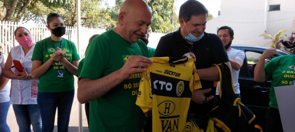 Luciano Hang proprietário da Havan e patrocinador master do Cascavel entrega doações a APAE e recebe manto da Serpente Aurinegra Luciano Hang proprietário da Havan e patrocinador master do Cascavel entrega doações a APAE e recebe manto da Serpente Aurinegra