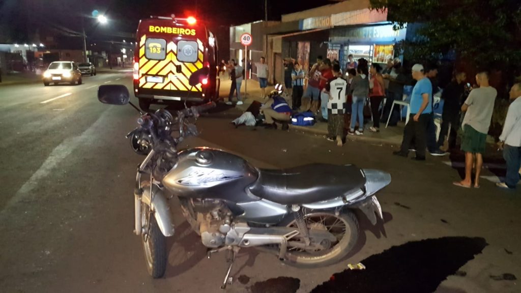 Acidente entre carro e moto na Rua Leonardo da Vinci deixa homem ferido Acidente entre carro e moto na Rua Leonardo da Vinci deixa homem ferido