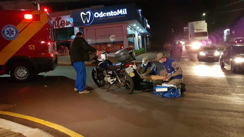 Duas pessoas ficam feridas em acidente de trânsito na Rua Europa, no Bairro Periolo Duas pessoas ficam feridas em acidente de trânsito na Rua Europa, no Bairro Periolo