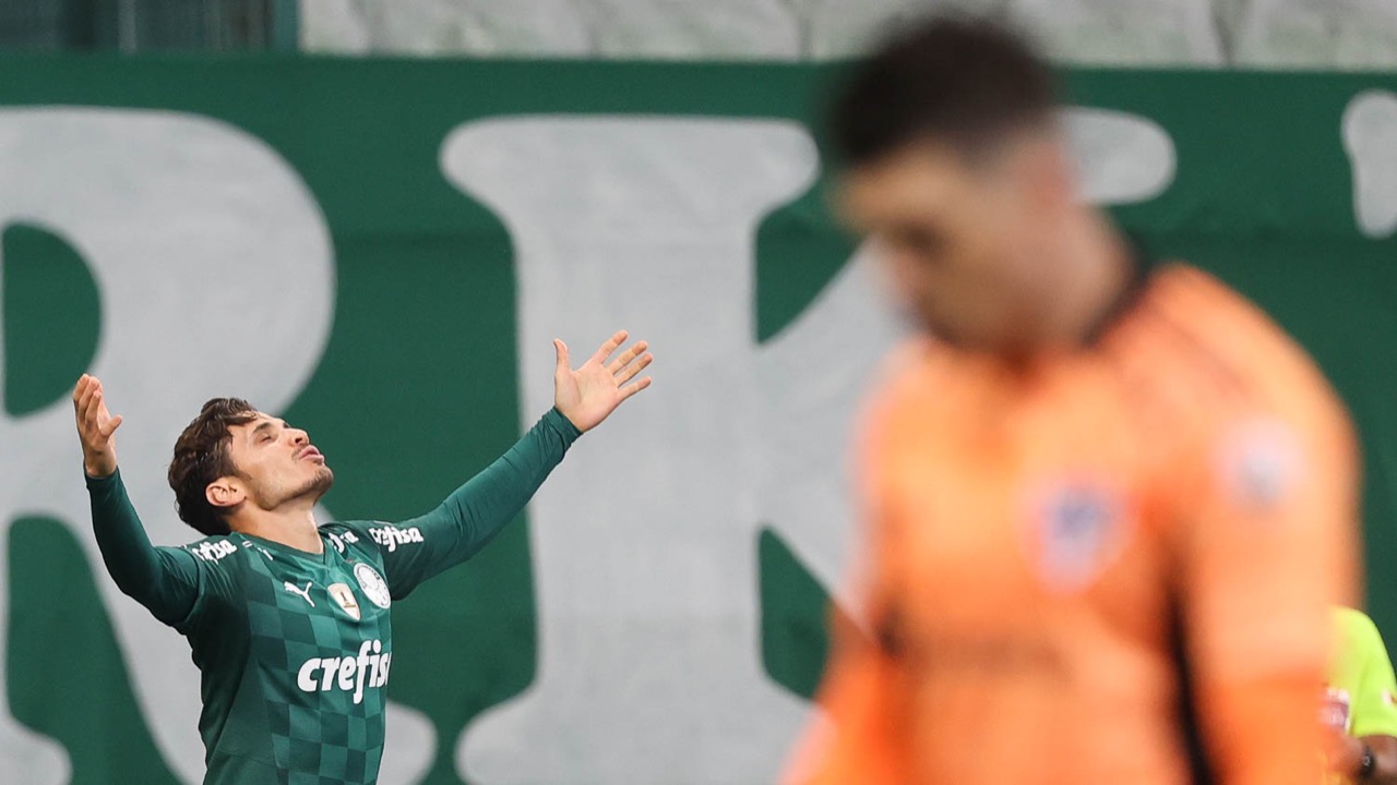 Palmeiras faz 3 a 0 no São Paulo, encerra tabu e vai à semifinal da Libertadores Imagem referente a Palmeiras faz 3 a 0 no São Paulo, encerra tabu e vai à semifinal da Libertadores