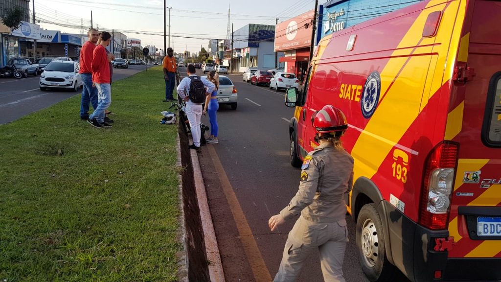 Motociclista fica ferido em acidente de trânsito na Avenida Carlos Gomes Motociclista fica ferido em acidente de trânsito na Avenida Carlos Gomes