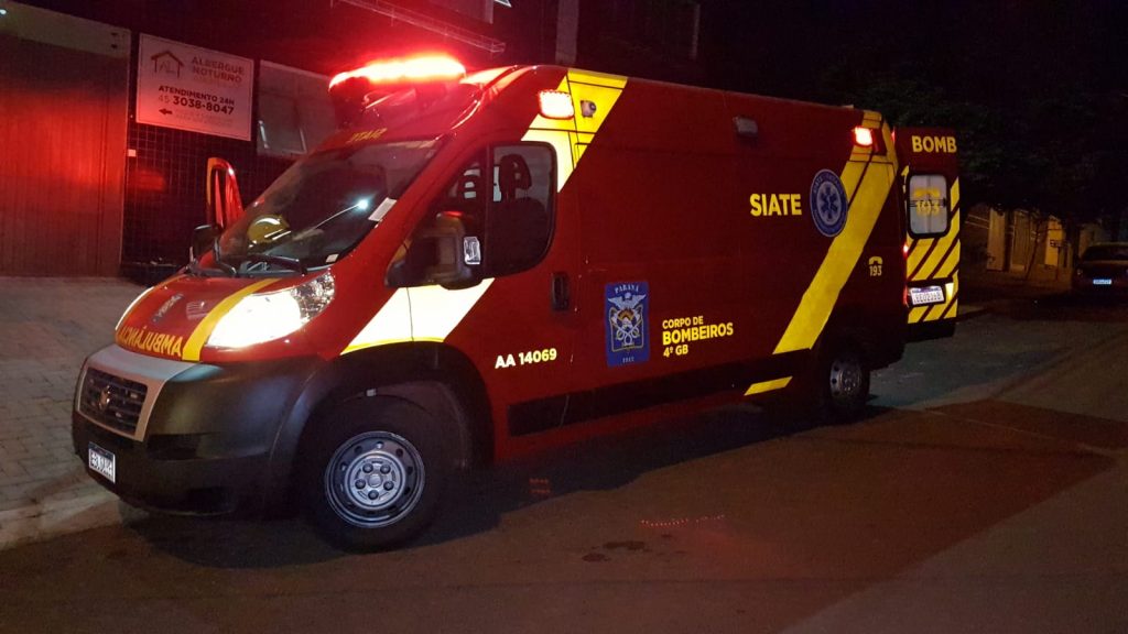 Homem fratura o punho ao cair dentro de casa no Bairro Parque São Paulo Homem fratura o punho ao cair dentro de casa no Bairro Parque São Paulo
