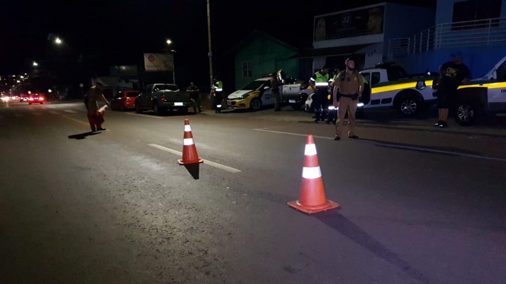 Fiscalização de trânsito é realizada na Rua Ipanema, no Bairro Periolo Fiscalização de trânsito é realizada na Rua Ipanema, no Bairro Periolo