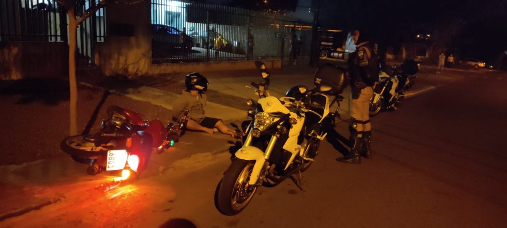 Operação Bloqueio: seis motos irregulares e dois carros rebaixados foram apreendidos