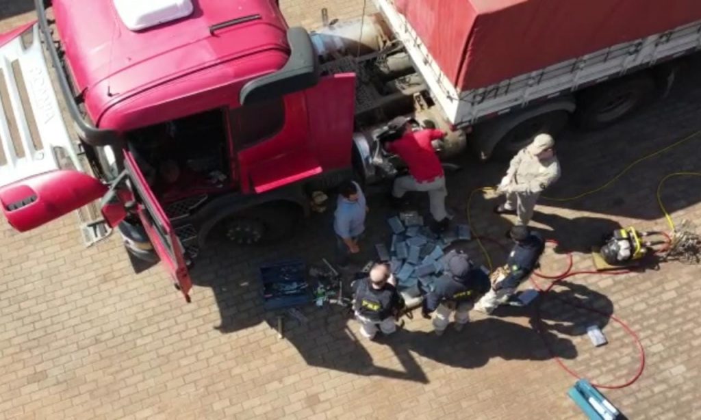 Cocaína avaliada em R$ 58 milhões é apreendida pela PF e PRF na ponte Ayrton Senna, em Guaíra