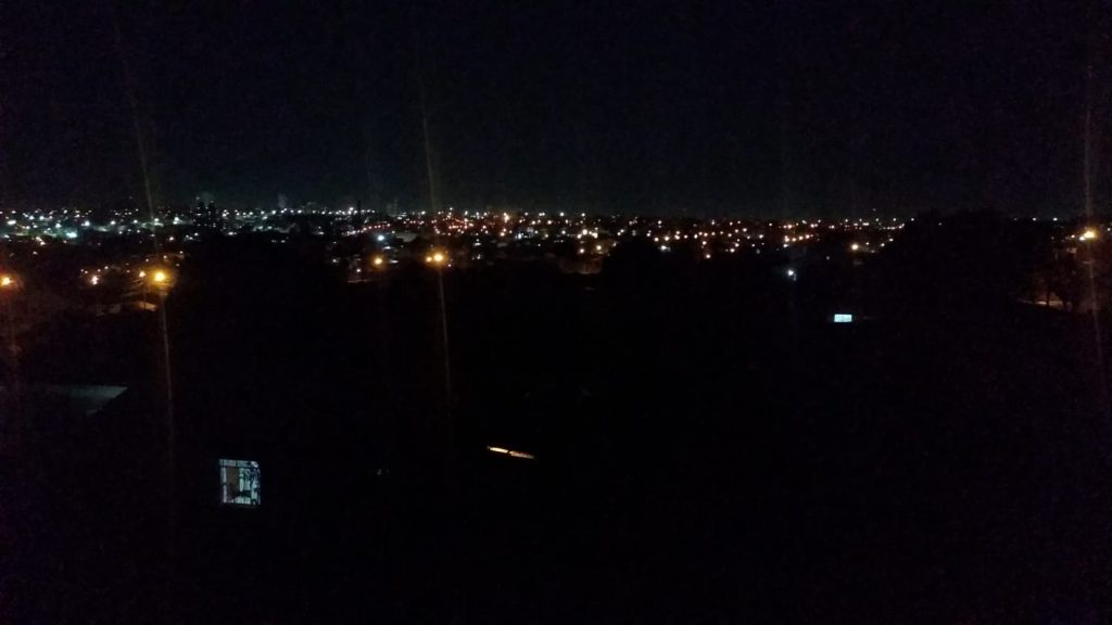 Colônia Barreiro segue sem luz; serviço deveria ter sido reestabelecido por volta de 14h