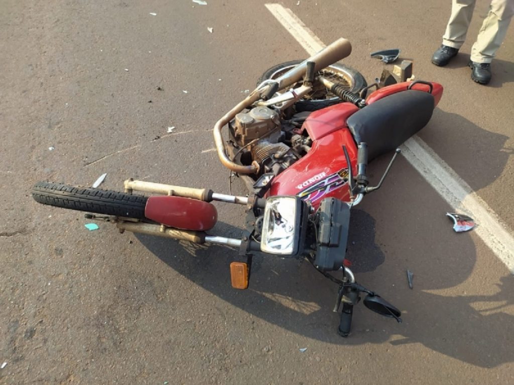 Motociclista sofre fratura exposta em acidente na Rua São João, em Toledo