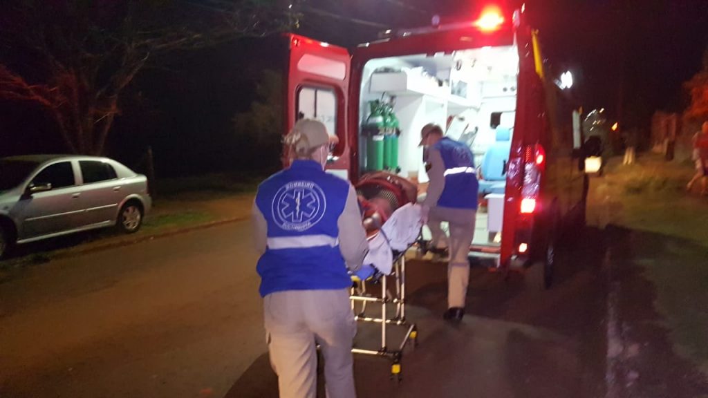 Idosa fere a cabeça ao cair dentro de casa no Bairro Cataratas
