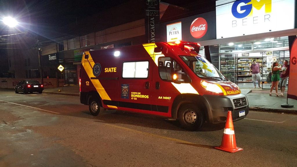 Jovem de 23 anos é socorrido pelo Siate após se envolver em colisão entre motos no Bairro São Cristóvão