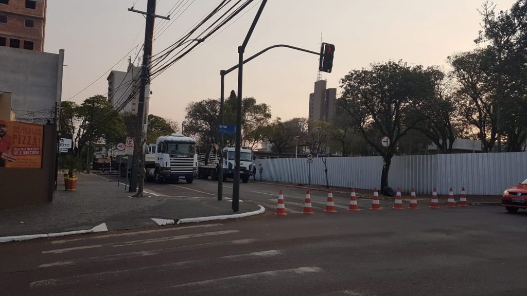 Por conta de obras, trecho da Rua Castro Alves no Centro está interditado