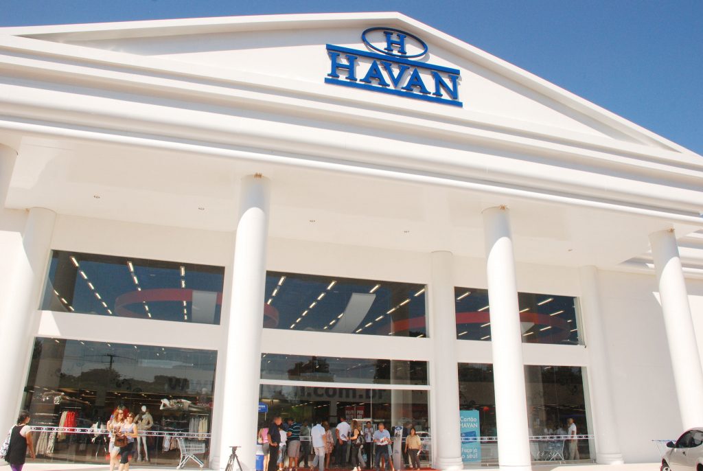 Homem compra celular de R$ 3,5 mil na Havan, aparelho apresenta problemas e cliente processa a loja