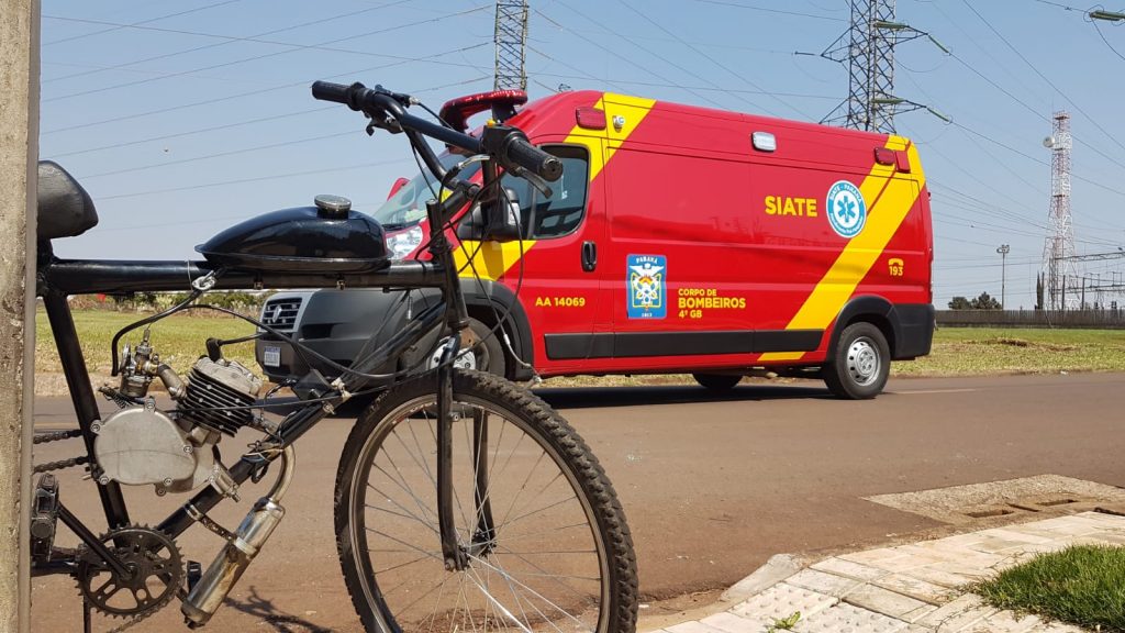 Adolescente fica ferido em acidente entre bicicleta motorizada e carro, no Jardim Padovani
