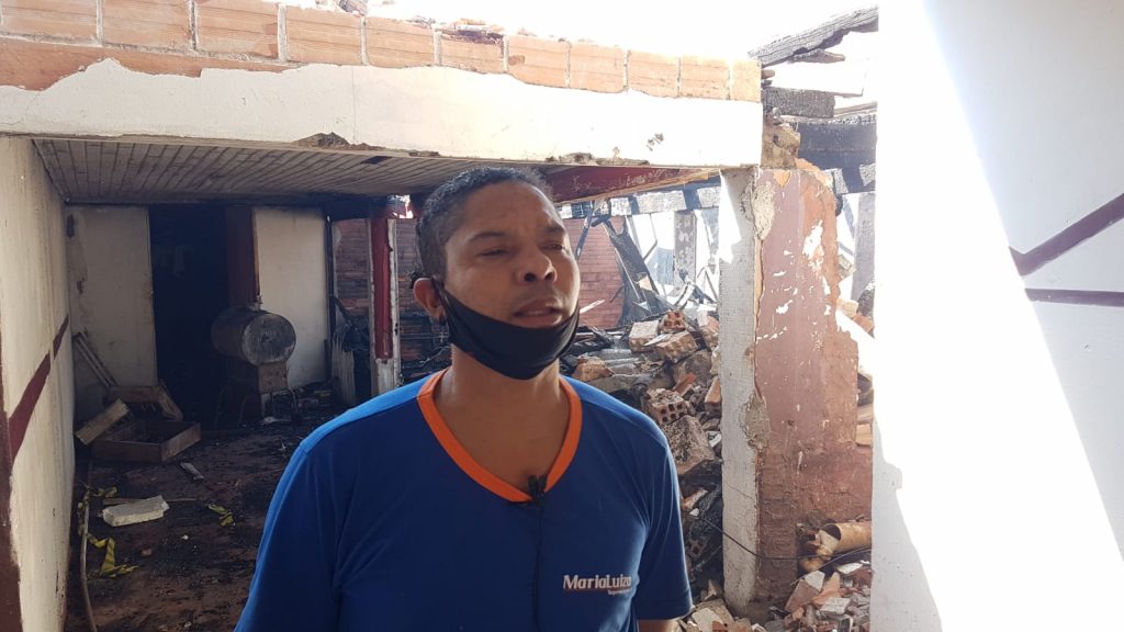 Morador acredita que incêndio que atingiu seis kitinets no Parque São Paulo foi criminoso