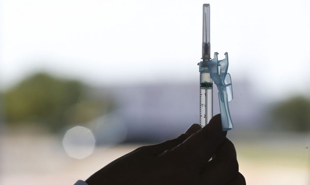 Mais 79.500 doses de vacinas contra a Covid-19 desembarcam no Paraná