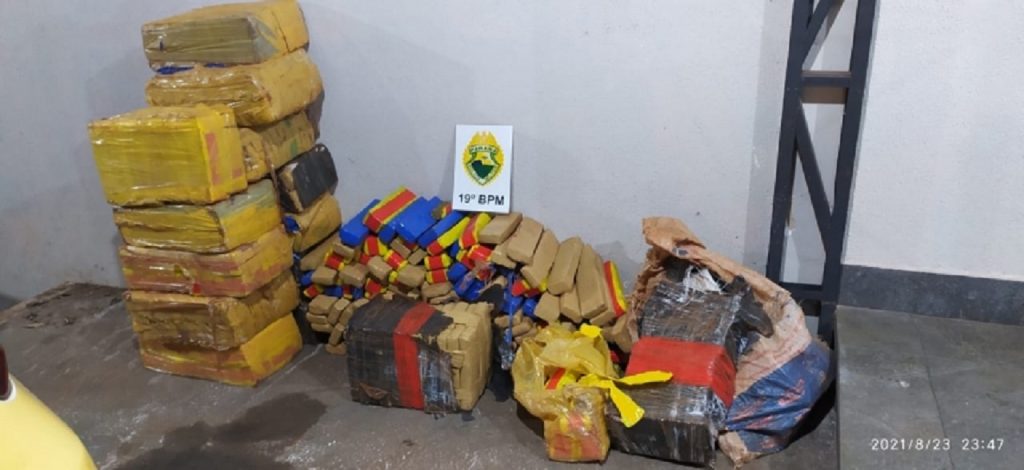 Jovem que transportava drogas é apreendido após perseguição policial na PR-317