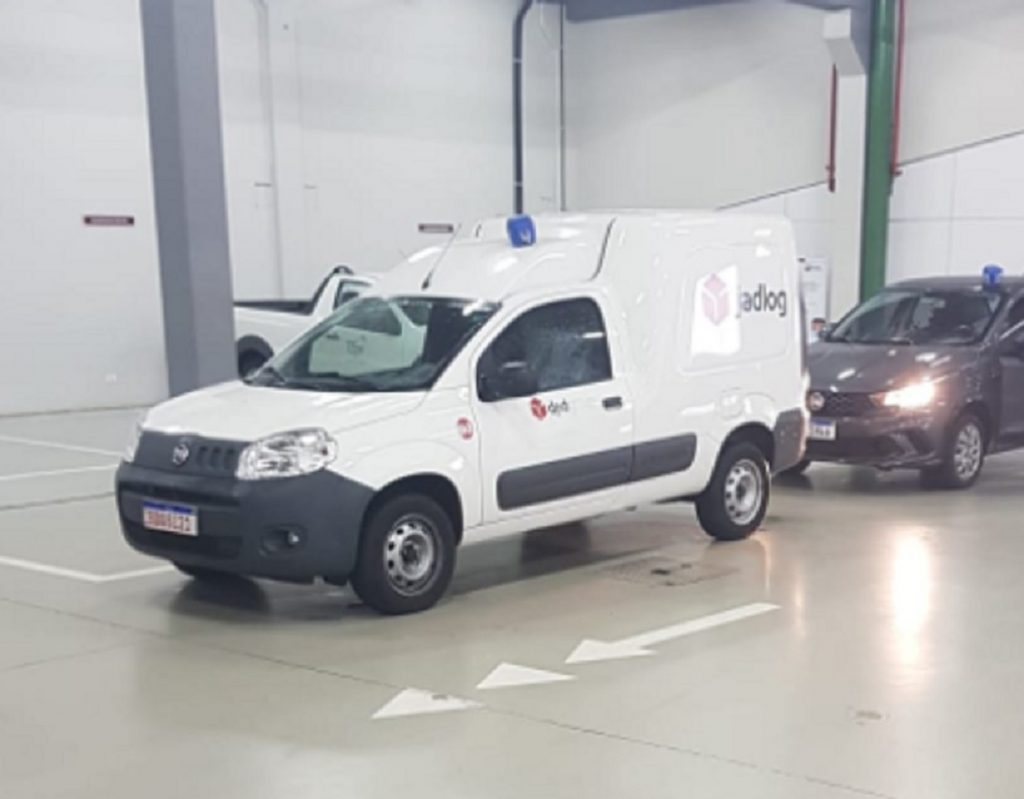Fiorino com placas BDQ-8I23 foi furtada na Avenida Toledo, perto da Prefeitura