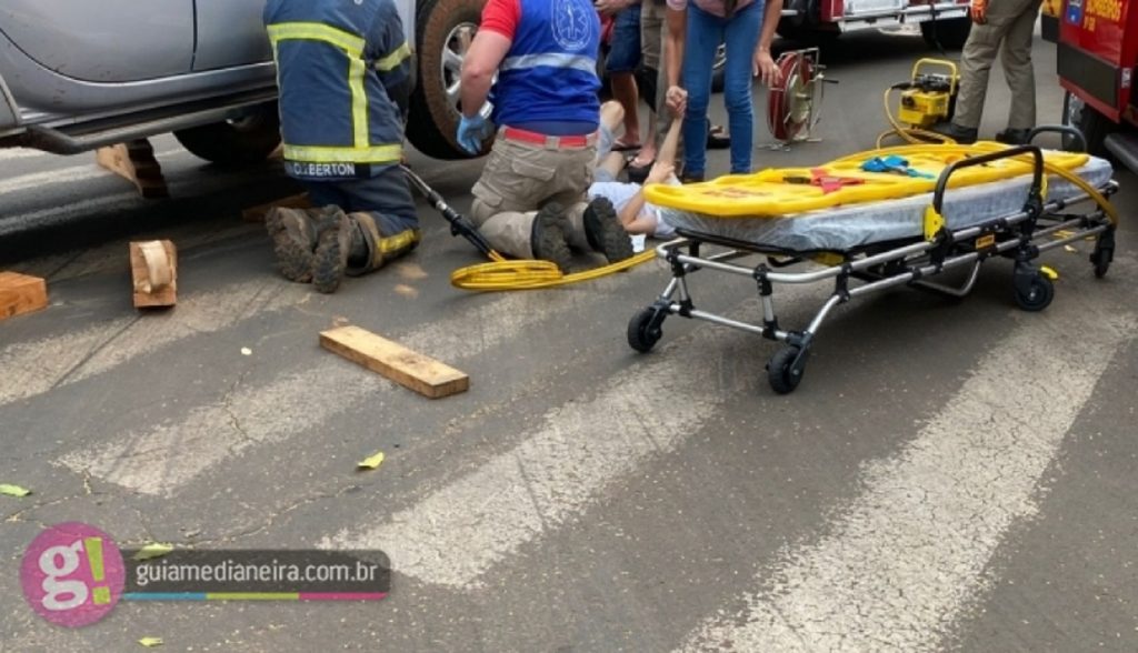 São Miguel: Adolescente fica ferido ao ser atropelado no Centro