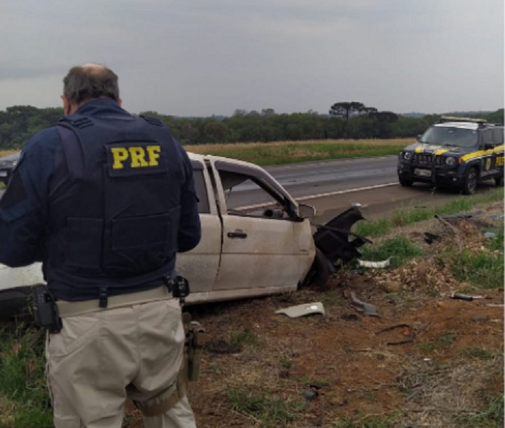 Homem morre após colisão frontal entre carro e caminhão na BR-373 em Candói