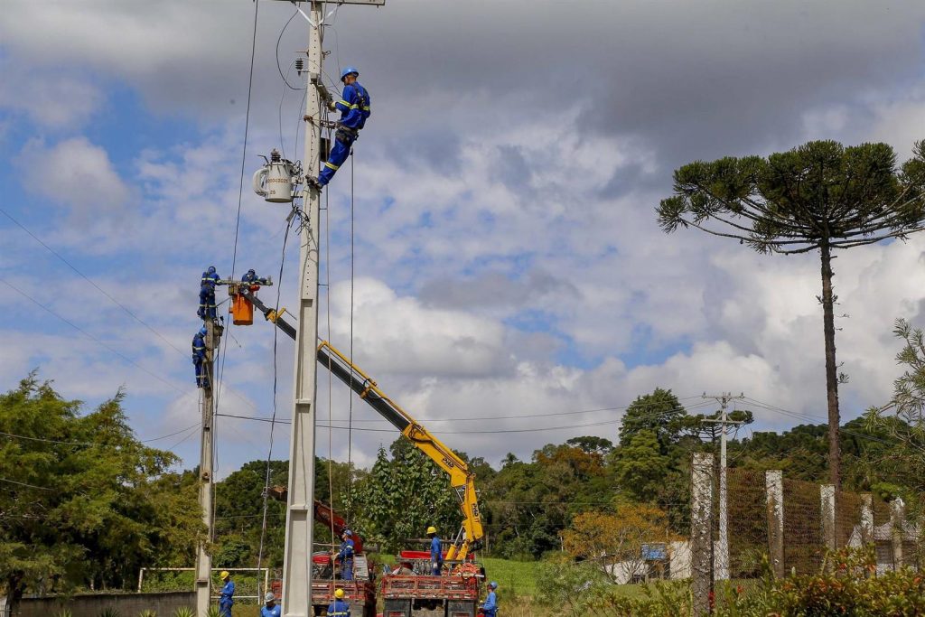 Após o último temporal, Copel já atendeu mais de 2,6 mil ocorrências nas regiões Oeste e Sudoeste do Paraná