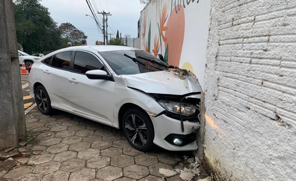 Grave acidente é registrado no centro de Francisco Beltrão