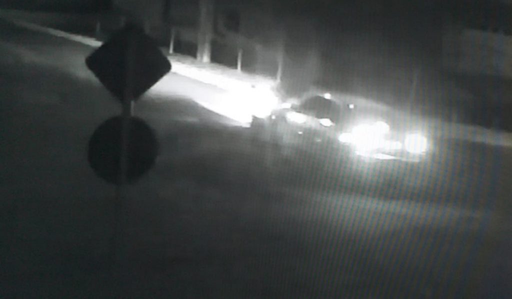 Mulher pede ajuda para localizar motorista de Civic que não parou em local de acidente na Região do Lago
