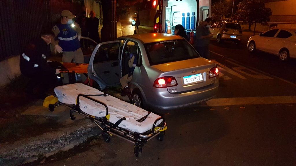 Acidente de trânsito é registrado no Bairro Guarujá; um dos envolvidos teria deixado o local sem prestar socorro à vítima
