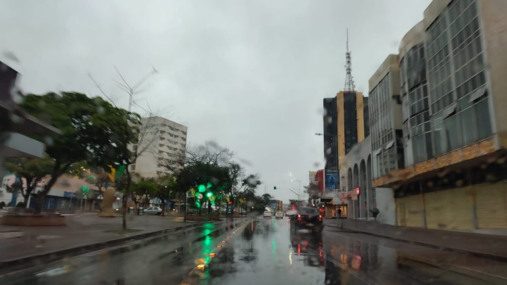 Frente fria traz chuva e temperaturas baixas a Cascavel nesta terça-feira Frente fria traz chuva e temperaturas baixas a Cascavel nesta terça-feira
