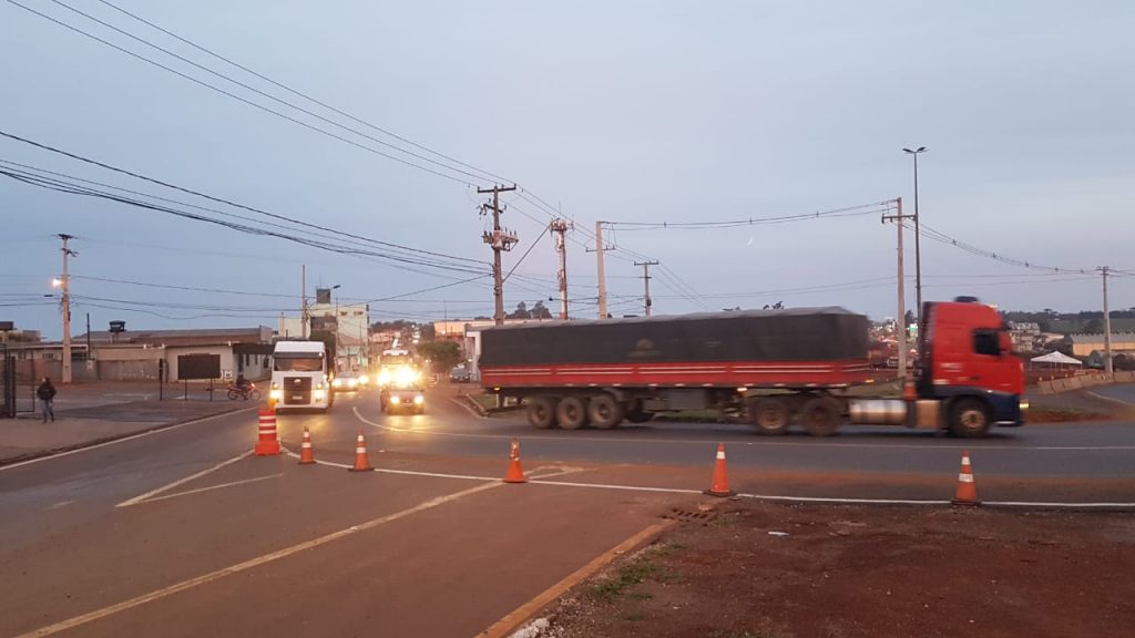 Final de tarde é marcado por grande fluxo de veículos no Trevo Cataratas