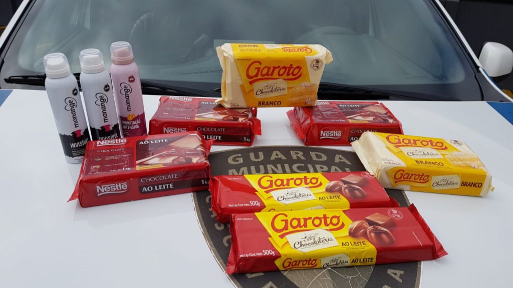 GM detém mulher acusada de furtar produtos em mercado no Bairro Floresta