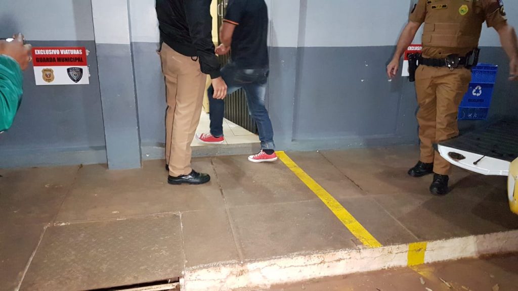 Homem que responde pelo crime de embriaguez ao volante é detido pela PM