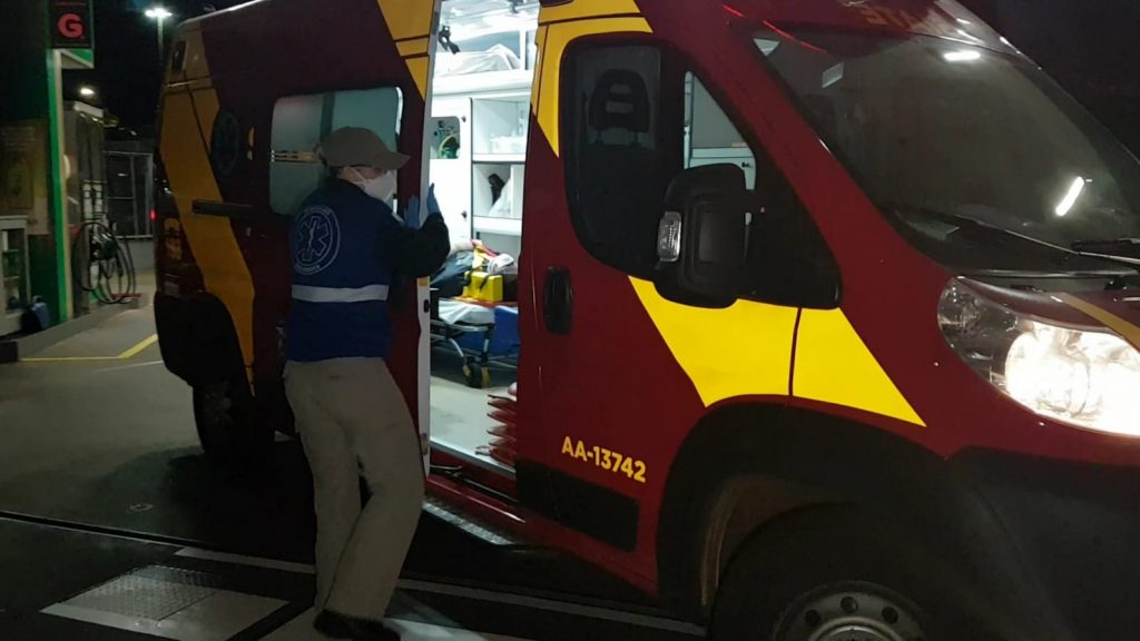 Homem é agredido e procura ajuda em posto de combustíveis na Avenida Assunção