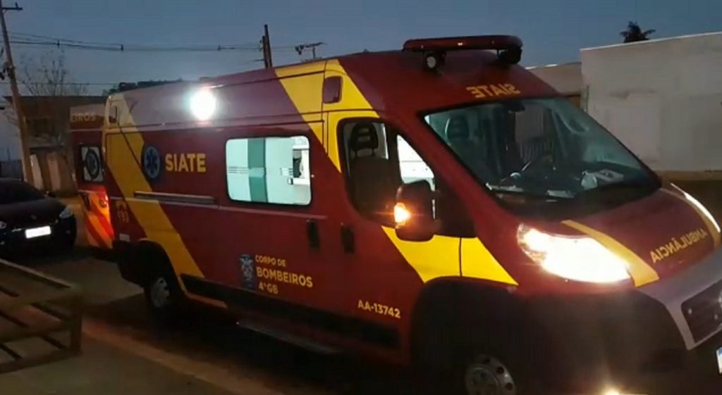 Idosa fratura o fêmur ao sofrer queda de mesmo nível no Bairro Parque Verde