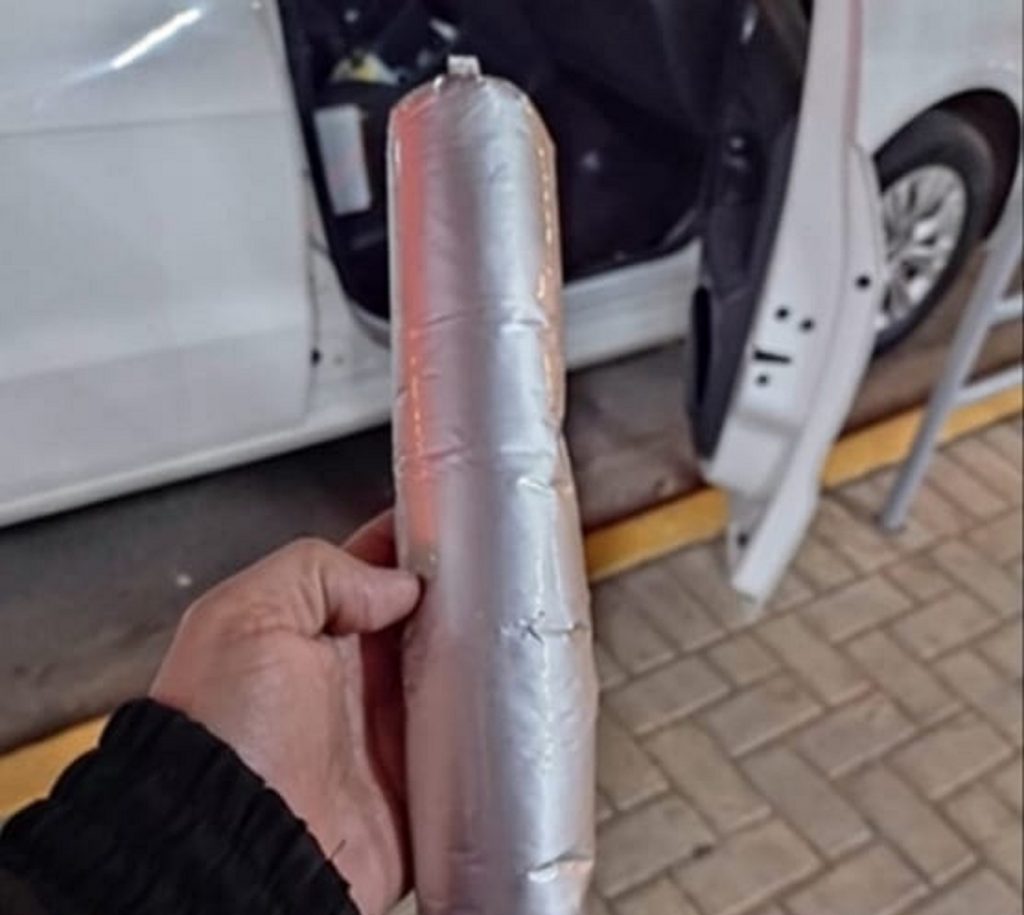 Selante para calhas em ônibus do transporte coletivo é confundido com bomba em Londrina